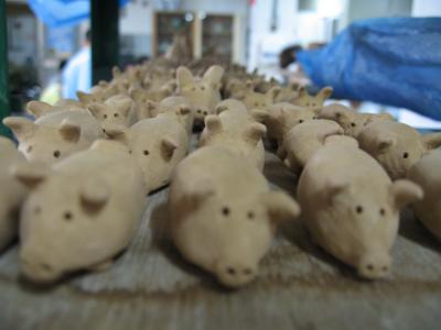 향림원 도예교실 친구들이 만든 복스러운 돼지들.<사진/ 김성곤 기자> ⓒ2006 welfarenews