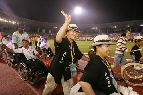 전체 종합 3위를 달성한 자랑스런 한국선수들이 폐막식에 입장하고 있다. <사진제공/ 대한장애인체육회> ⓒ2006 welfarenews
