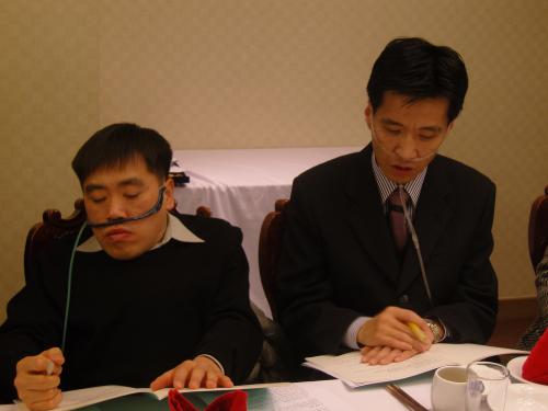 한국호흡기장애인협회 진교영(오른쪽) 회장이 발표 중이다. ⓒ2007 welfarenews