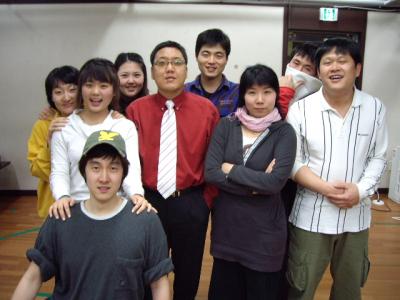 기홍주씨(가운데)와 ‘if’를 준비하고 있는 배우들 ⓒ2007 welfarenews