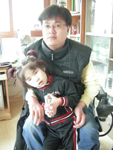 ‘절대음감’을 가진 시각장애인 예은이과 그녀의 아버지
            ⓒ2007 welfarenews