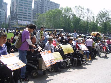 이날 많은 장애인들이 모여 증언을 통해 활동보조인서비스의 심각성을 알렸다. ⓒ2007 welfarenews