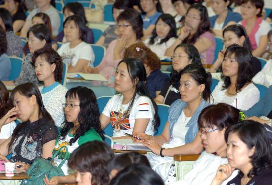 충남`북 대전의 보육시설 관계자 400여명이 설명에 귀기우리고 있다 ⓒ2007 welfarenews