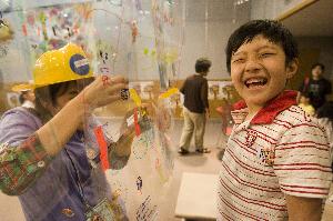 지난해 장애어린이축제에 참가한 어린이가 환하게 웃고 있다. 사진제공/어린이문화예술학교 ⓒ2007 welfarenews