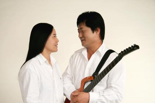 부인 박성희(왼쪽), 남편 홍기성(오른쪽) ⓒ2007 welfarenews