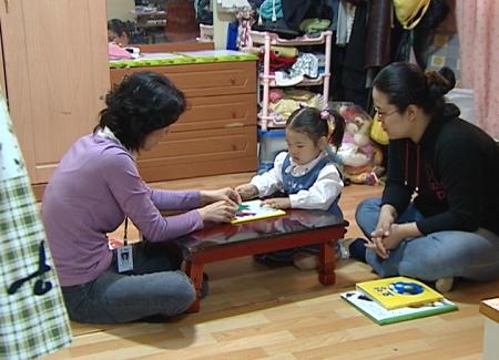 희망스타트센터에서 저소득가정의 어린이를 직접 방문해 여러가지 서비스를 지원하고 있다. ⓒ2007 welfarenews