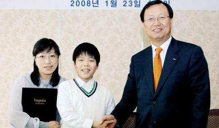지난 23일, 하이닉스가 김세진 어린이를 후원할 것을 약속했다 ⓒ2008 welfarenews