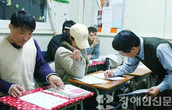 작은자야간학교 수업 모습. 사진제공/ 작은자야간학교 ⓒ2009 welfarenews