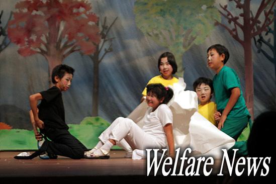 신갈초등학교 학생들이 참가공연 ‘날개를 펼쳐라’를 선보이고 있다. ⓒ2010 welfarenews