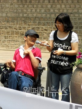 ▲ 장애인문화공간 박정혁 활동가가 당사자발언을 하고 있다.