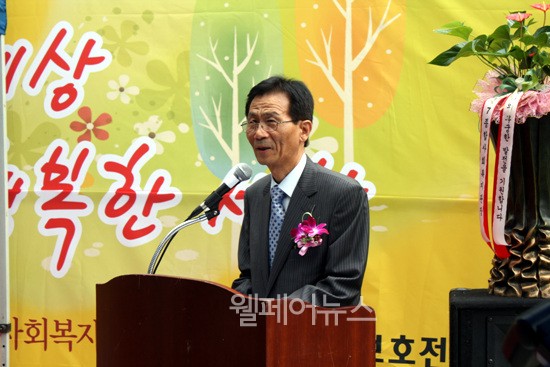 ▲ 중앙노인보호전문기관 김진영 관장이 개회사를 하고 있다.