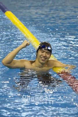 ▲ 금메달이 확정되자 수영 조원상 선수가 기쁨과 자신감을 사진에 한껏 내보였다. ⓒ대한장애인체육회