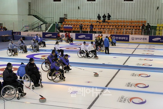 ▲ 2012 휠체어컬링 세계선수권대회가 강원도 춘천 의암빙상장에서 펼쳐지고 있다. ⓒ정두리 기자