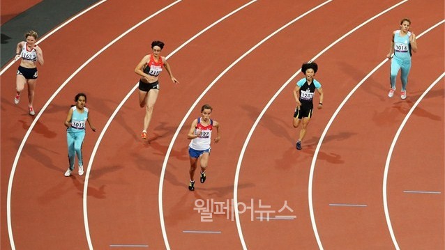 ▲ 육상 100 T36에서 은메달을 차지한 전민재 선수(오른쪽에서 두번째)의 질주 모습. ⓒ런던장애인올림픽 공식 홈페이지