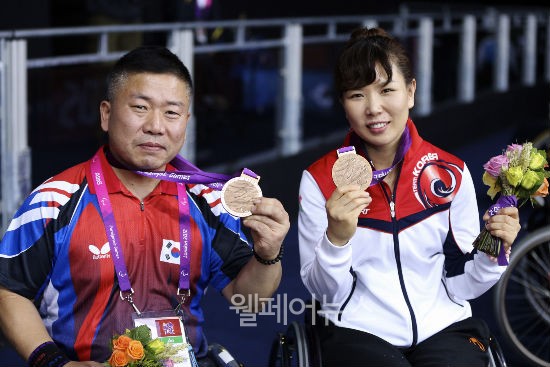 ▲ 탁구에서 동메달 2개를 추가한 정은창 선수(왼쪽)와 문성혜 선수(오른쪽)ⓒ대한장애인체육회