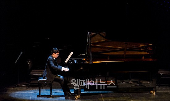 ▲ 지적장애 청소년 김지현군이 피아노 솔로곡을 연주하고 있다. ⓒ2013평창동계 스페셜올림픽 조직위원회