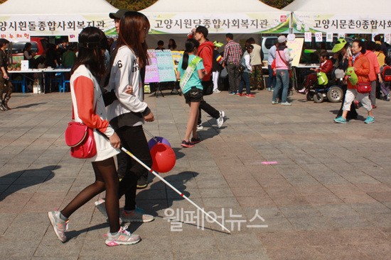▲ 12일 일산 문화공원에서 '고양시 장애인 가족 한마음 페스티벌'이 열렸다.ⓒ최영하 기자