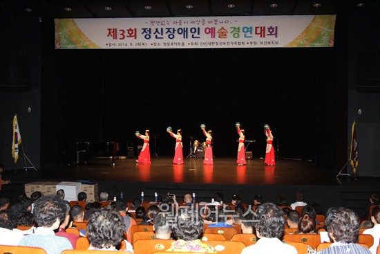 ▲ 평양꽃바다예술단의 공연 모습.