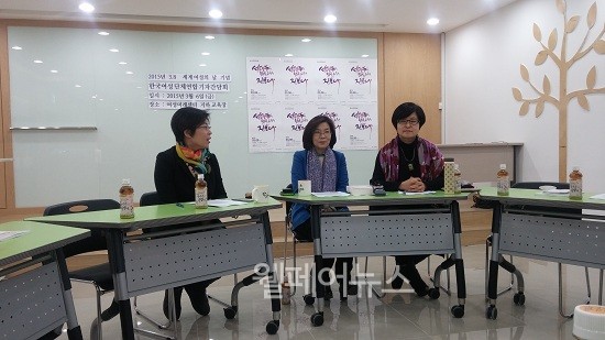 ▲ 왼쪽부터 한국여성단체연합 박차옥경 사무처장, 정문자 공동대표, 김금옥 상임대표