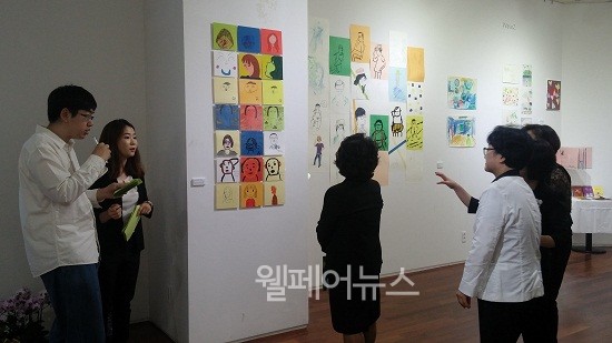 ▲ 정신장애인 작가들이 참여한 햇빛투게더 미술전시회 현장, 서울 시민청갤러리
