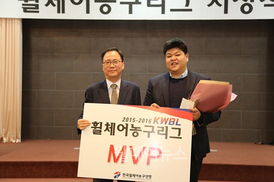 ▲ 2015-2016 KWBL 휠체어농구리그 첫 MVP로 선정된 제주특별자치도 김동현 선수.  ⓒ정두리 기자