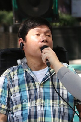 ▲ 최용기 서울시장애인자립생활센터협의회 회장이 발언을 하고 있다.