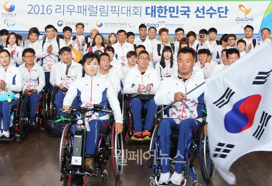▲ 리우패럴림픽 남자 주장 휠체어테니스 이하걸 선수(오른쪽)와 양궁 이화숙 선수(왼쪽)ⓒ정두리 기자