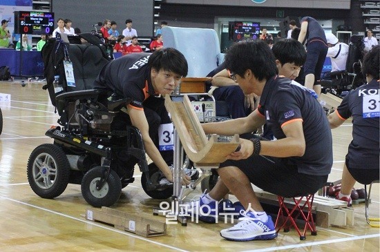 ▲ 정호원 선수(왼쪽)와 권철현 코치의 경기 모습. ⓒ웰페어뉴스 DB