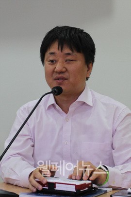 ▲ 우리동작장애인자립생활센터 강윤택 소장이 토론을 진행하고 있다.
