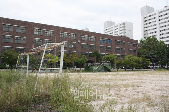 ▲ 특수학교가 설립될 부지로 선정된 서울시 강서구의 폐교 한 공진초등학교. ⓒ이명하 기자