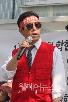 ▲ 대한안마사협회 김용화 회장이 '안마사'는 시각장애인의 생존이 달린 문제라고 주장하고 있다.
