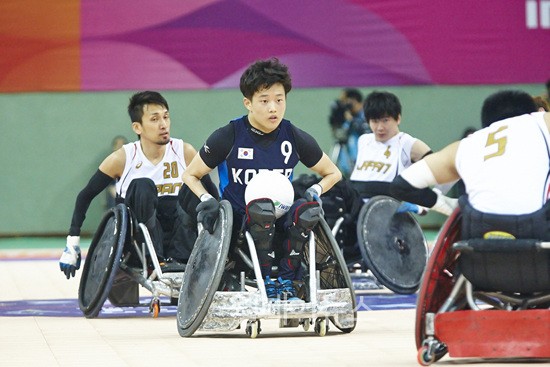 ▲ 휠체어럭비 박우철 선수가 2014 인천장애인아시아경기대회에서 경기하는 모습. ⓒ대한장애인체육회