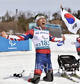▲ 대한민국 동계패럴림픽 사상 첫 금메달의 주인공이 된 신의현 선수. ⓒ대한장애인체육회