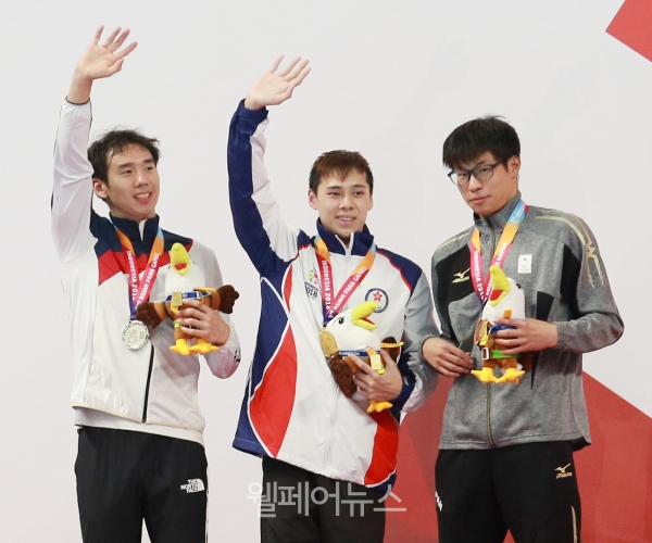 2018인도네시아장애인아시아경기대회에서 수영 조원상 선수(26, 수원시장애인체육회)가 은메달을 목에 걸었다. ⓒ대한장애인체육회