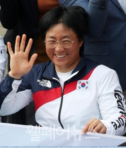 지난 4일 한국 선수단의 입촌식 현장에서 환하게 웃고 있는 이도연 선수. ⓒ대한장애인체육회
