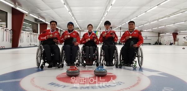 휠체어컬링 국가대표 상비군 선수들이 국제오픈대회에서 우승을 차지하는 기쁨을 누렸다. ⓒ대한장애인컬링협회