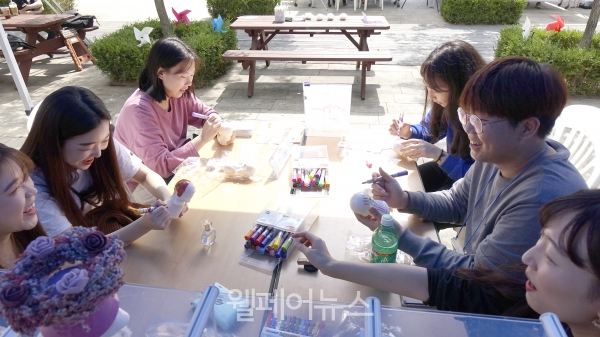 한국소아암재단의 ‘나만의천사만들기 콘테스트’가 명지대학교에서 열리고 있는 모습. ⓒ한국소아암재단
