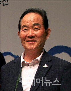 2022 대한민국 나눔국민대상 시상식에서 국민훈장 동백장을 수상한 박무근 씨. ⓒ보건복지부