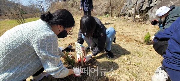 성장나무 2차 프로젝트에 참여한 한국장애인고용공단 경북발달장애인훈련센터 훈련생들의 모습. ⓒ한국장애인고용공단 경북지사