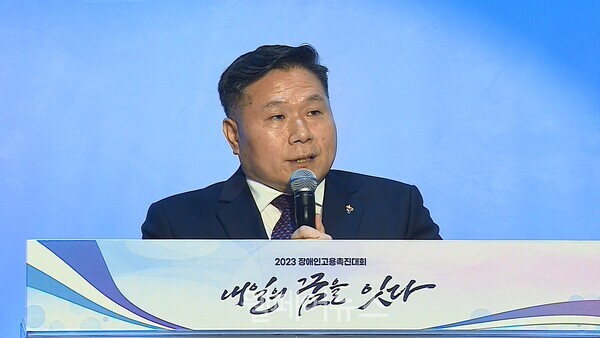 기념사를 전하고 있는 한국장애인고용공단 조향현 이사장.