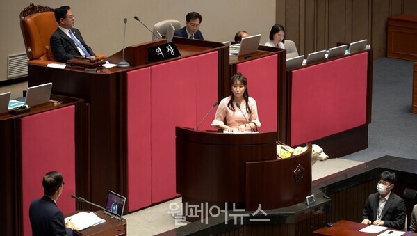 김예지 의원이 지난 14일 열린 대정부질문에서 질의를 이어가고 있다. ⓒ김예지 의원실
