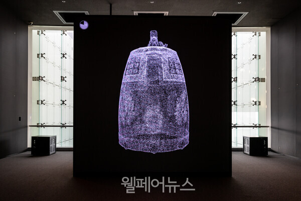 국립중앙박물관에 마련된 ‘공간_사이’. 한국의 범종 소리를 주제로 공간을 구성하고 이를 시각, 청각, 촉각 등 다양한 감각으로 즐길 수 있도록 했다. ⓒ서울관광재단