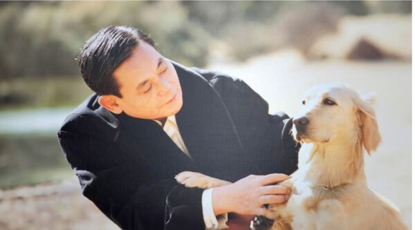 사진은 고 이건희 회장과 리트리버 모습이다 . (사진=삼성화재)