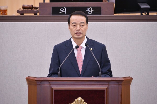 여주시의회 송하진 의원의 발표 모습