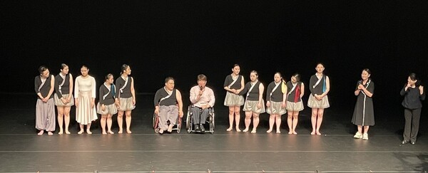 장애인문화예술축제 A+Festival 기와,하나로 연결된 움직임 단체사진