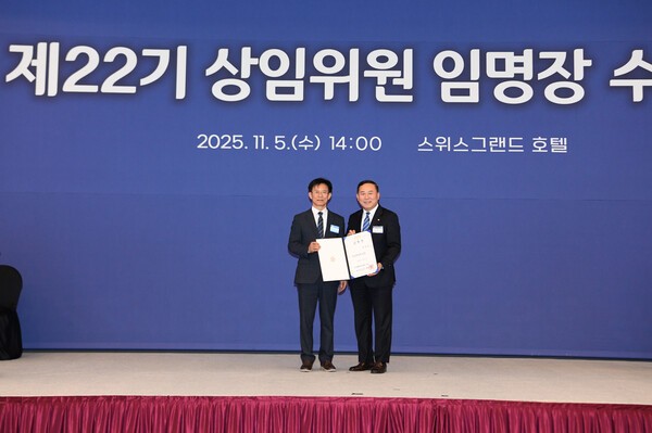 좌로부터 방용승 민주평통 사무처장, 최종길 복지TV 사장