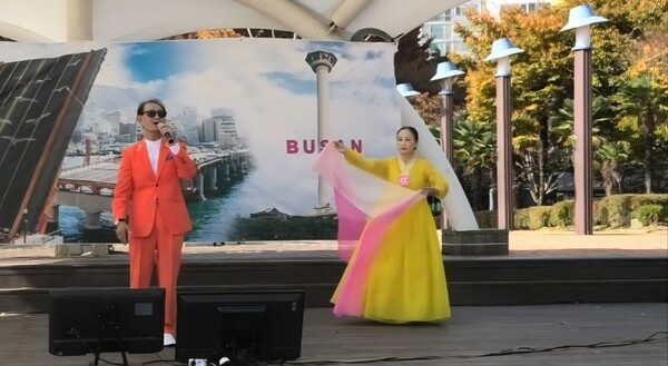 상록회 부산연합회 공연출연자 ( 사진:고관삼기자)