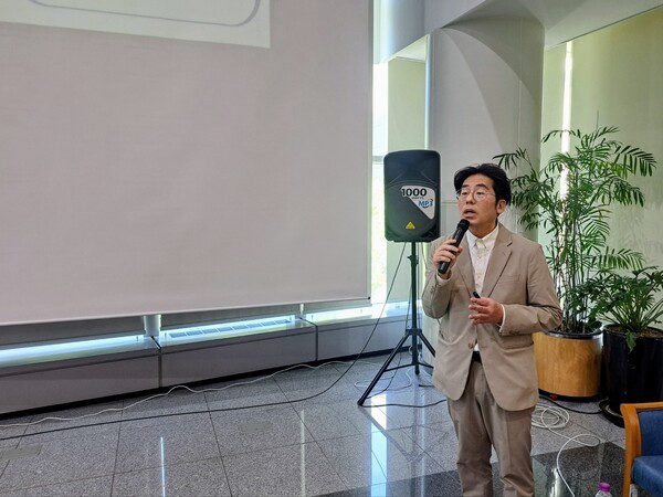 한국장애인고용공단 고인철 부장이 우수 정책 사례를 발표하고 있다.