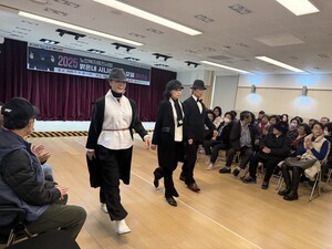 밝은내어르신복지센터, ‘시니어 워킹 모델 패션쇼’ 개최